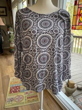 Black & White Floral Medallion Women’s T by Talbots top NWT